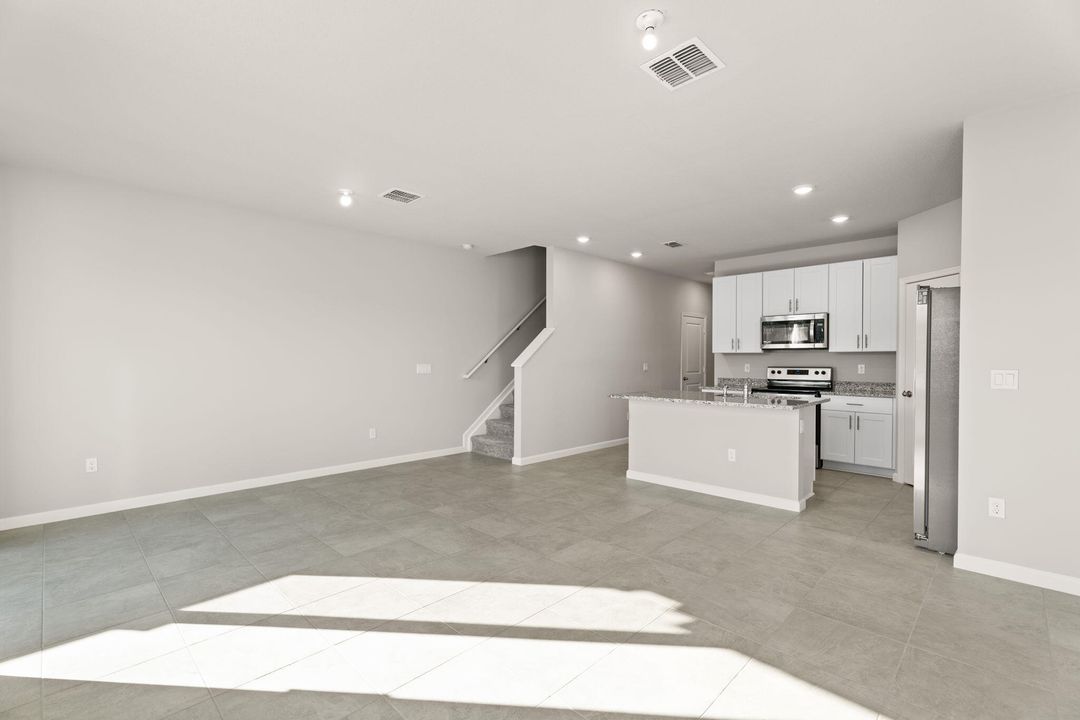 Activo con contrato: $375,000 (3 camas, 2 baños, 1475 Pies cuadrados)