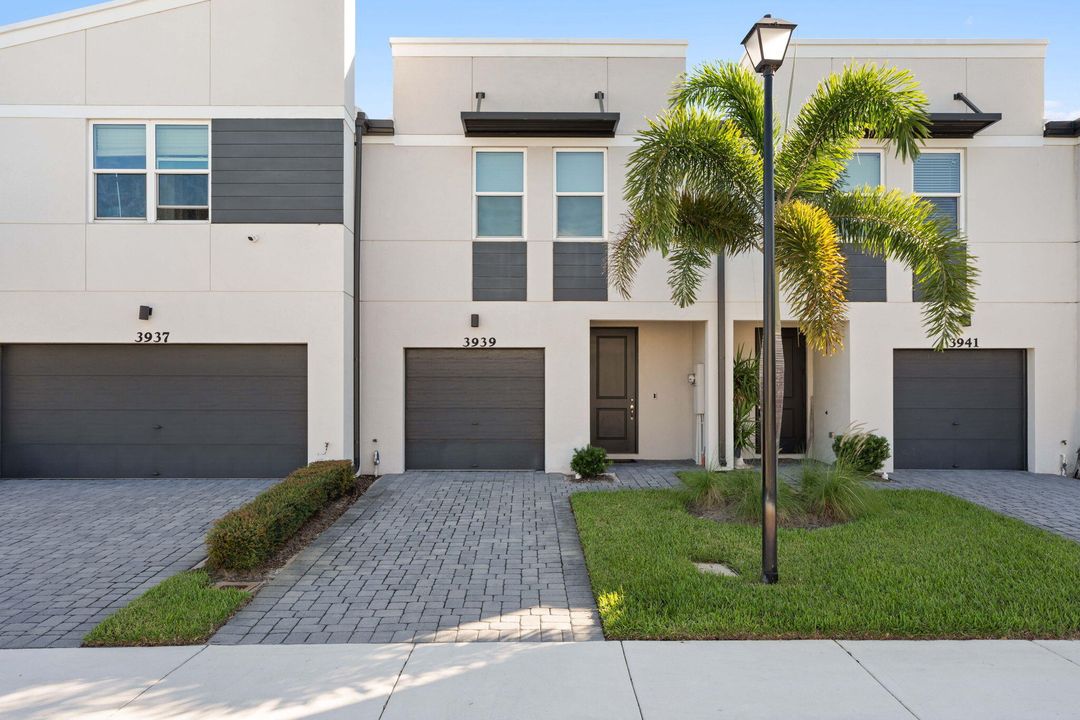 Activo con contrato: $375,000 (3 camas, 2 baños, 1475 Pies cuadrados)