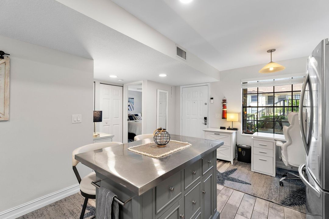 待售: $384,900 (2 贝兹, 2 浴室, 1178 平方英尺)