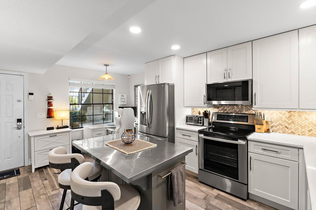 待售: $384,900 (2 贝兹, 2 浴室, 1178 平方英尺)