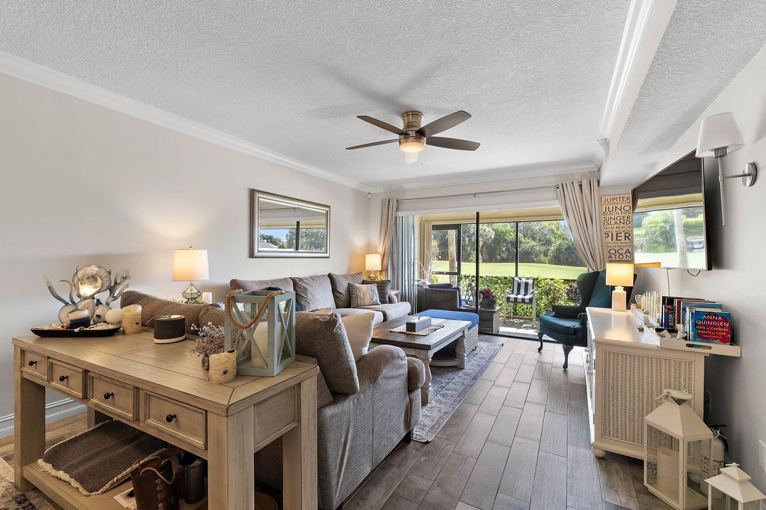 待售: $384,900 (2 贝兹, 2 浴室, 1178 平方英尺)