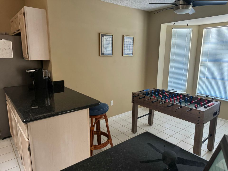 出租: $6,000 (3 贝兹, 2 浴室, 2014 平方英尺)