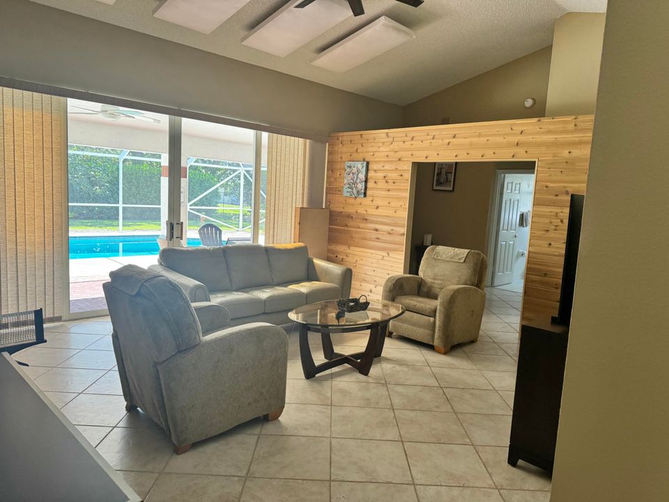 出租: $6,000 (3 贝兹, 2 浴室, 2014 平方英尺)