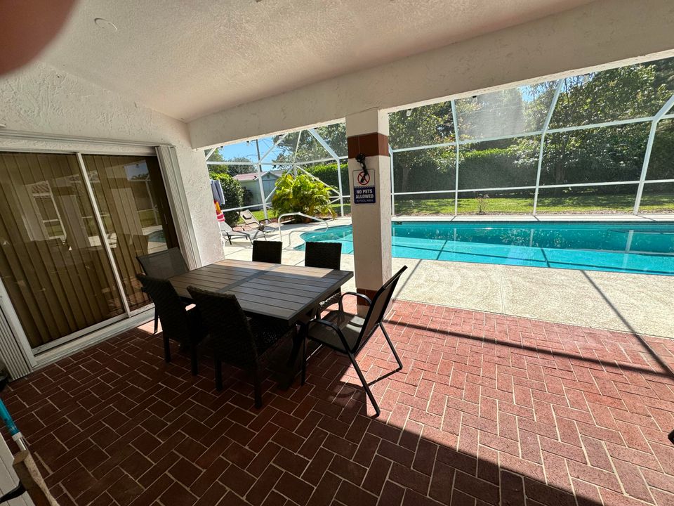 出租: $6,000 (3 贝兹, 2 浴室, 2014 平方英尺)