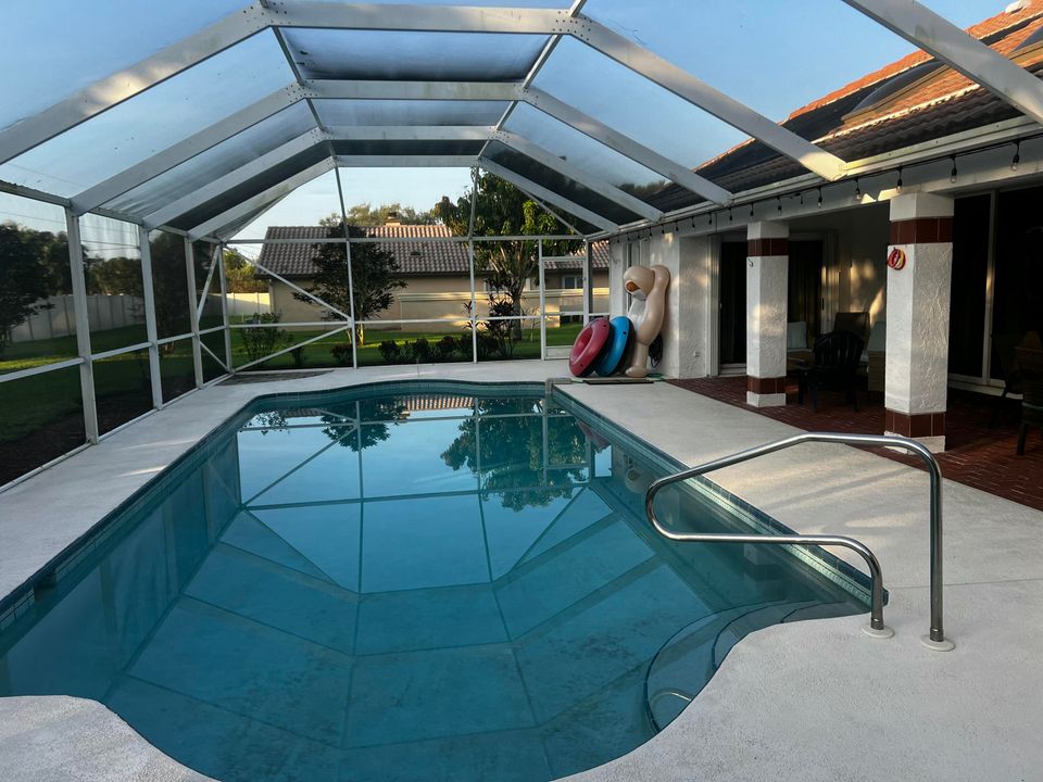 出租: $6,000 (3 贝兹, 2 浴室, 2014 平方英尺)