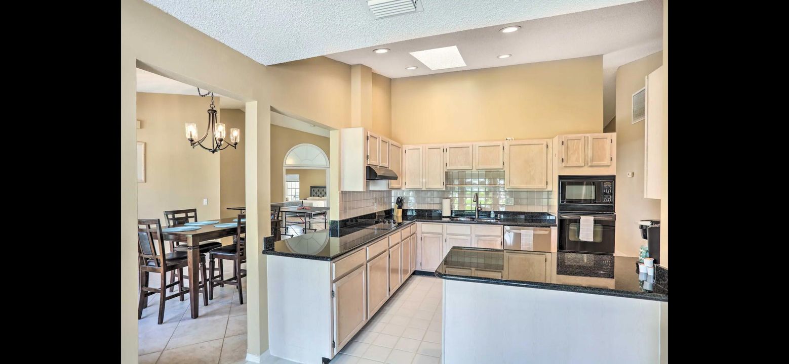 出租: $6,000 (3 贝兹, 2 浴室, 2014 平方英尺)