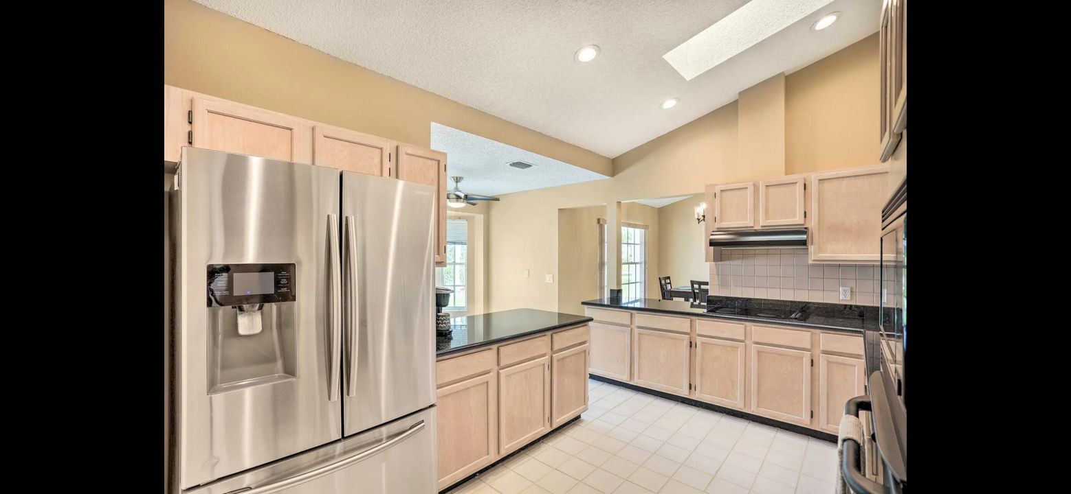 出租: $6,000 (3 贝兹, 2 浴室, 2014 平方英尺)