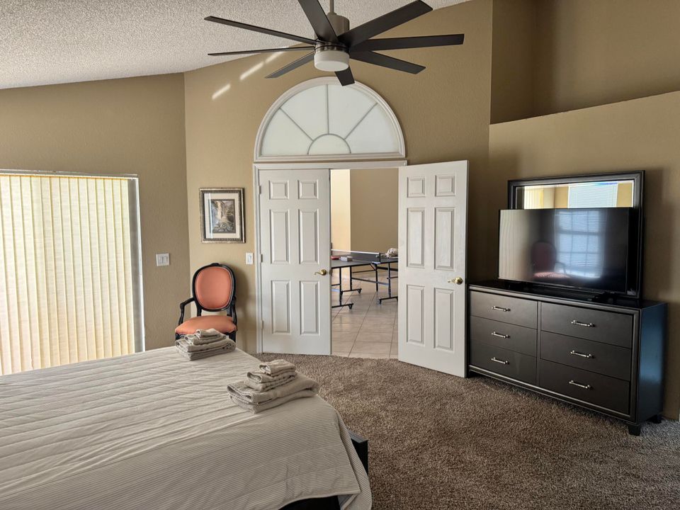 出租: $6,000 (3 贝兹, 2 浴室, 2014 平方英尺)