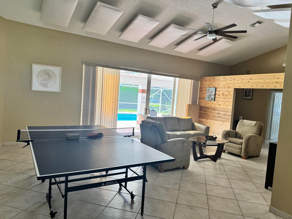 出租: $6,000 (3 贝兹, 2 浴室, 2014 平方英尺)