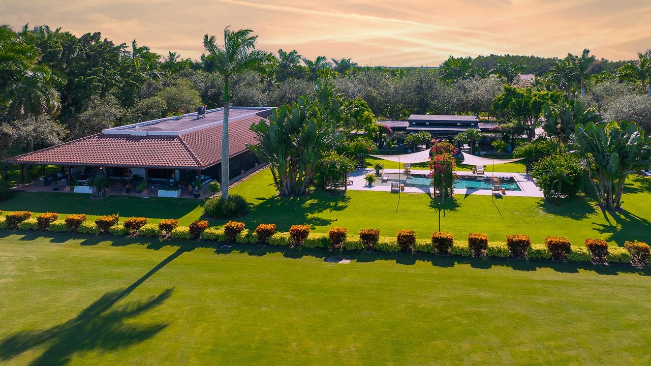 出租: $3,300 (5 贝兹, 6 浴室, 4660 平方英尺)