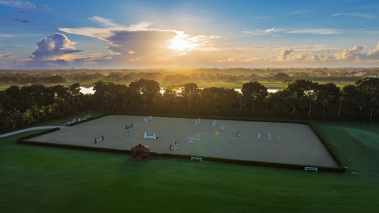 出租: $3,300 (5 贝兹, 6 浴室, 4660 平方英尺)