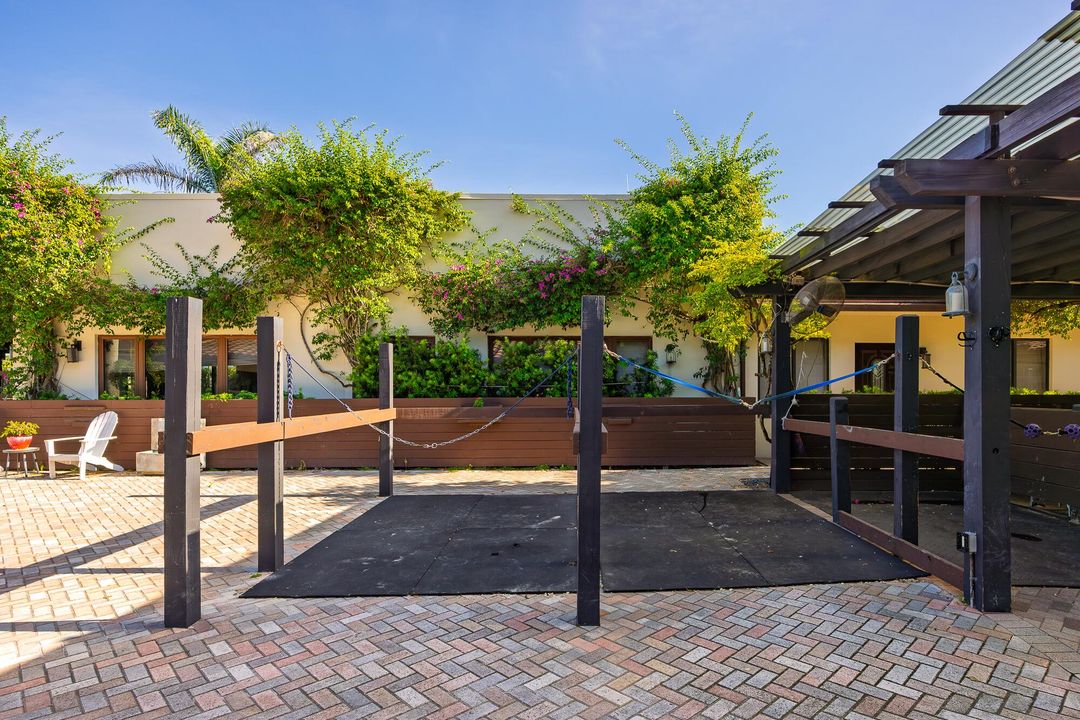 出租: $3,300 (5 贝兹, 6 浴室, 4660 平方英尺)