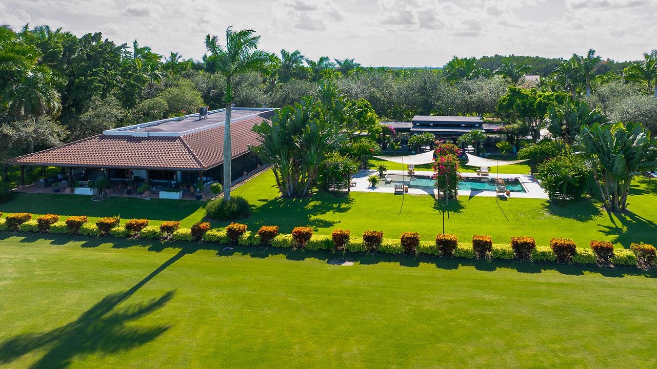 出租: $3,300 (5 贝兹, 6 浴室, 4660 平方英尺)