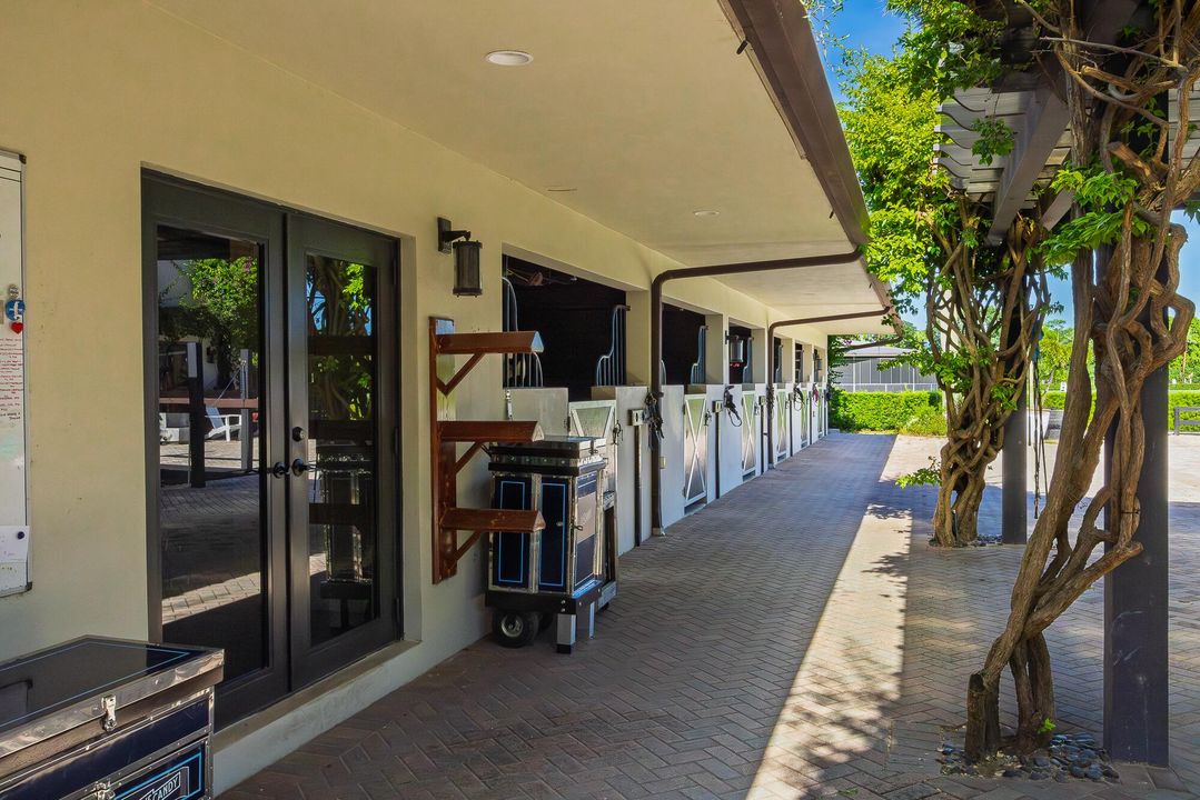 出租: $3,300 (5 贝兹, 6 浴室, 4660 平方英尺)