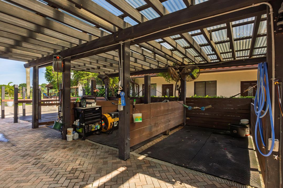 出租: $3,300 (5 贝兹, 6 浴室, 4660 平方英尺)