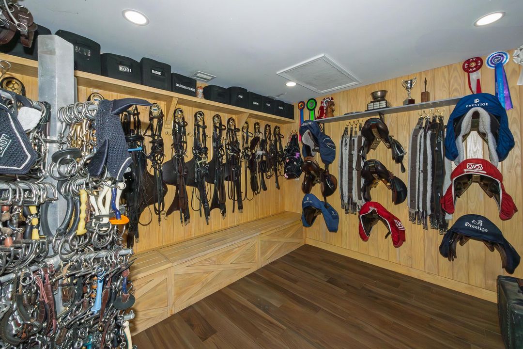 出租: $3,300 (5 贝兹, 6 浴室, 4660 平方英尺)