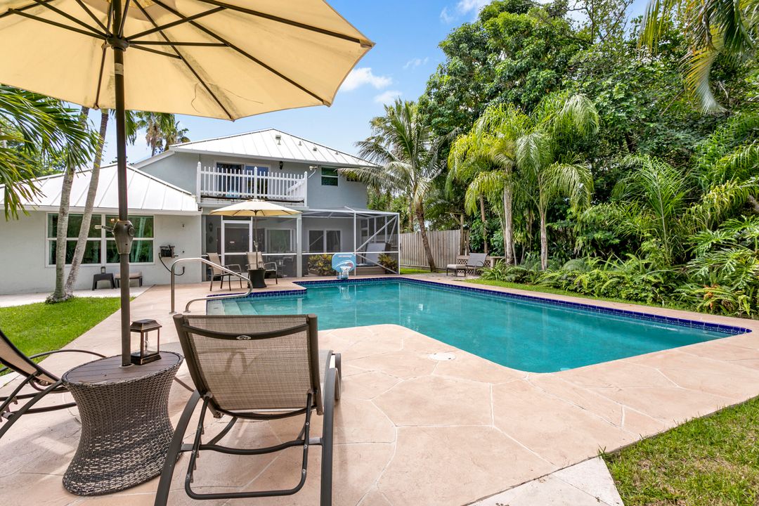 合同活跃: $1,290,000 (3 贝兹, 2 浴室, 2245 平方英尺)