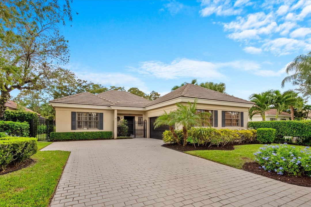 For Sale: $950,000 (3 beds, 2 baths, 2025 Square Feet)