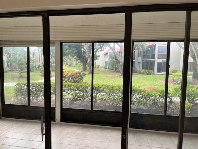 For Sale: $274,900 (2 beds, 2 baths, 1280 Square Feet)