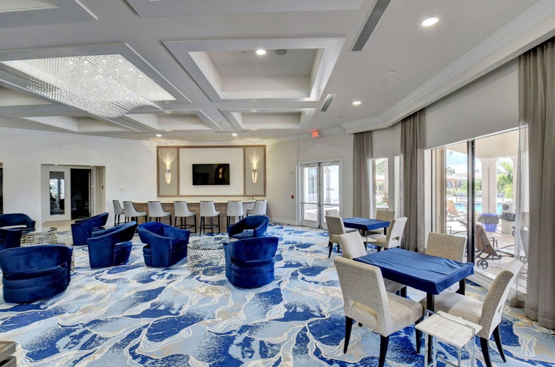 Под контрактом: $855,000 (4 спален, 2 ванн, 3121 Квадратных фут)