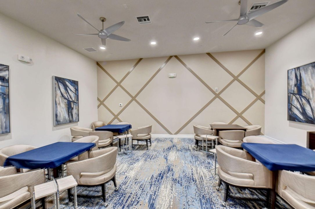 Под контрактом: $855,000 (4 спален, 2 ванн, 3121 Квадратных фут)