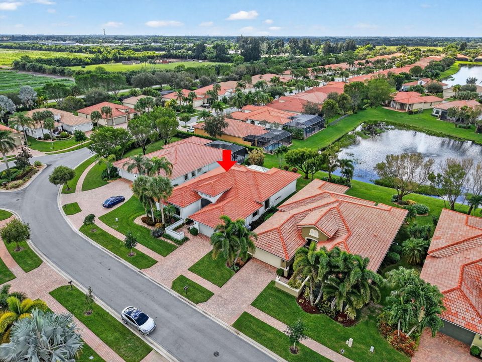 Под контрактом: $855,000 (4 спален, 2 ванн, 3121 Квадратных фут)