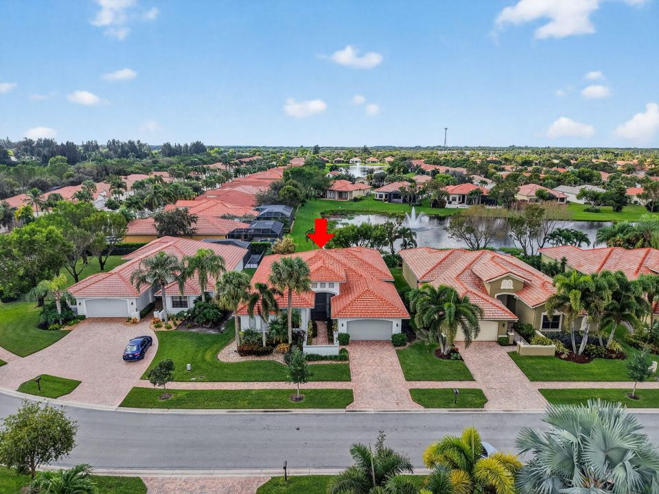 Под контрактом: $855,000 (4 спален, 2 ванн, 3121 Квадратных фут)