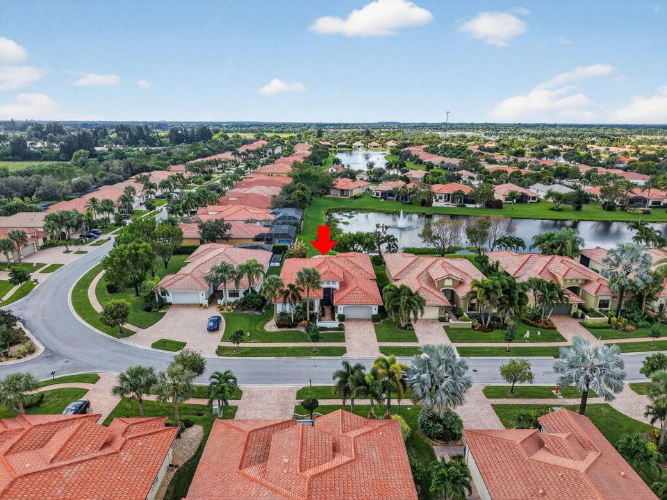 Под контрактом: $855,000 (4 спален, 2 ванн, 3121 Квадратных фут)