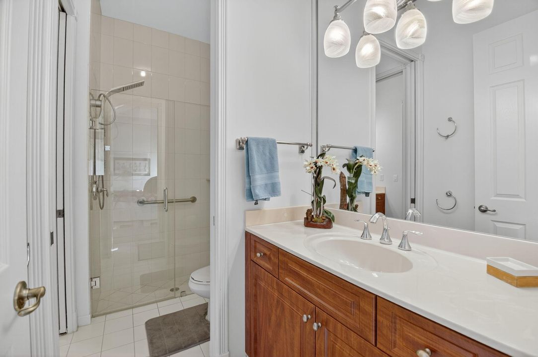 Под контрактом: $855,000 (4 спален, 2 ванн, 3121 Квадратных фут)