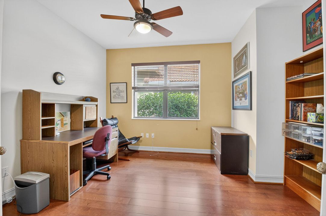 Под контрактом: $855,000 (4 спален, 2 ванн, 3121 Квадратных фут)