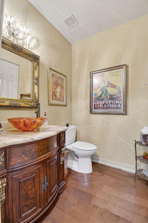 Под контрактом: $855,000 (4 спален, 2 ванн, 3121 Квадратных фут)