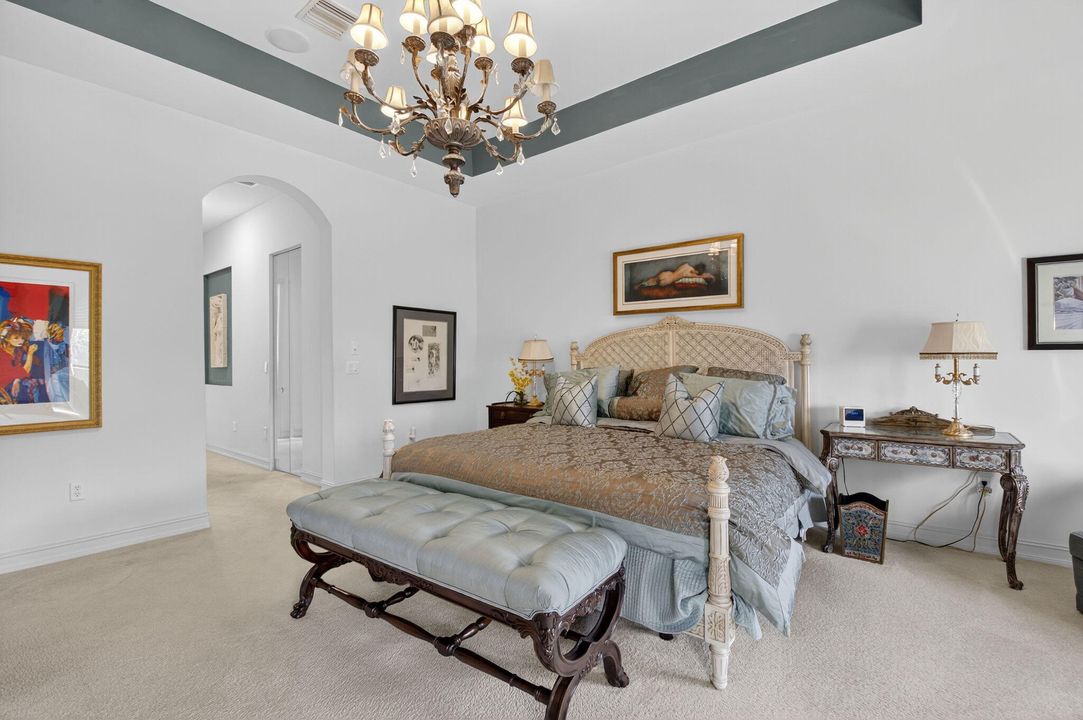 Под контрактом: $855,000 (4 спален, 2 ванн, 3121 Квадратных фут)