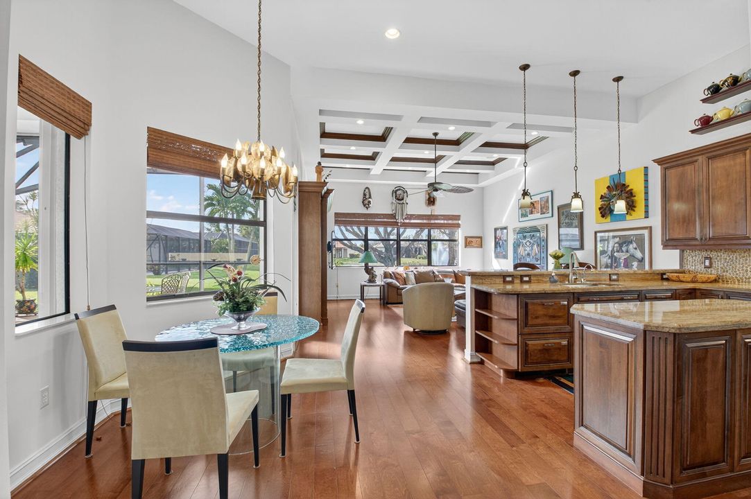 Под контрактом: $855,000 (4 спален, 2 ванн, 3121 Квадратных фут)