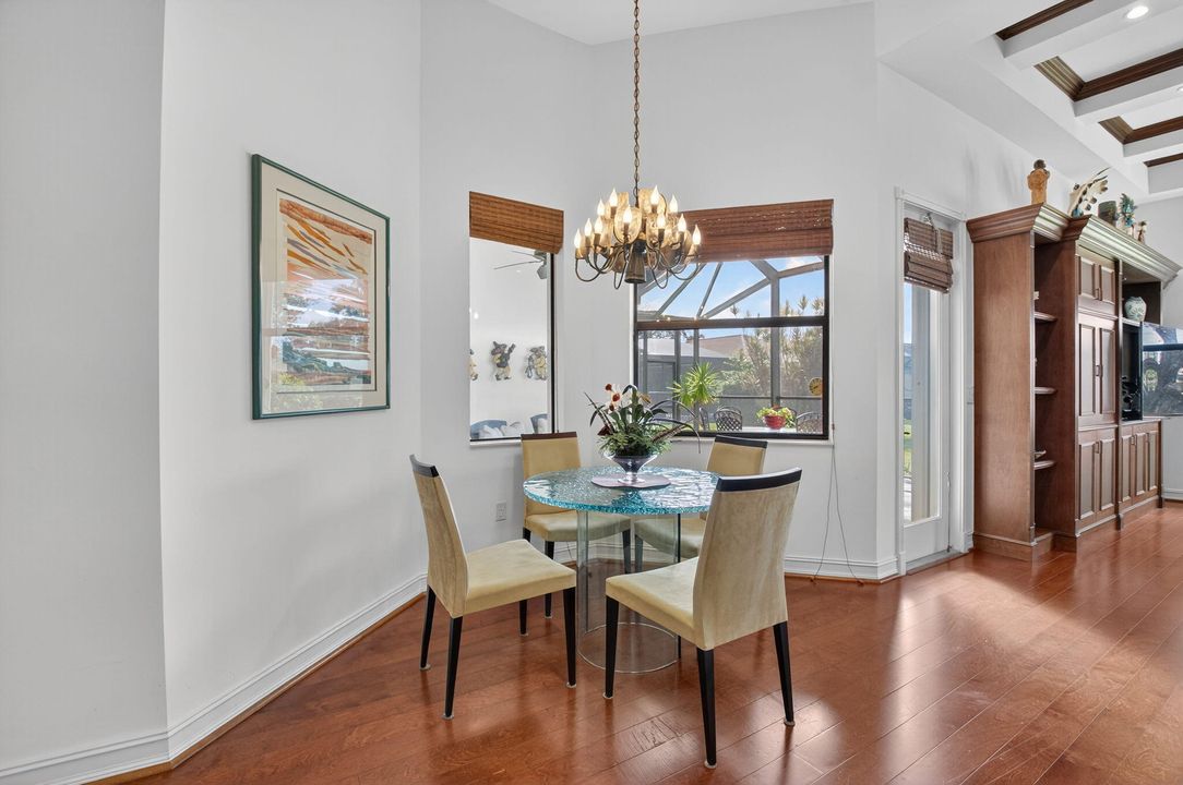 Под контрактом: $855,000 (4 спален, 2 ванн, 3121 Квадратных фут)