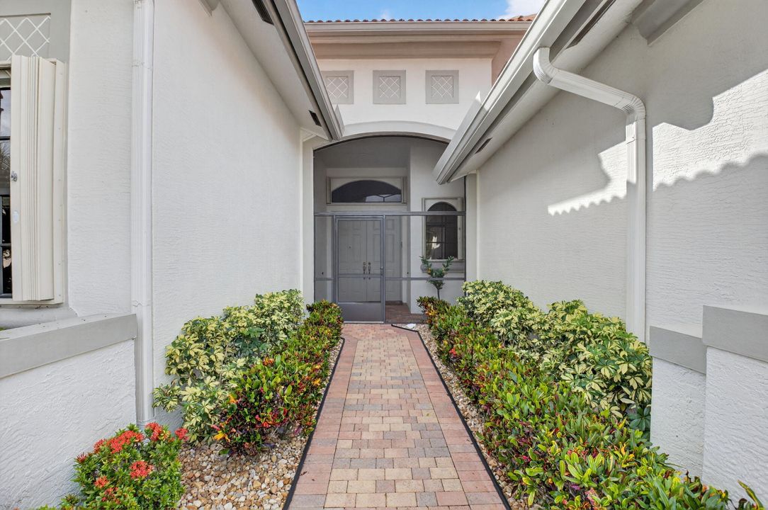 Под контрактом: $855,000 (4 спален, 2 ванн, 3121 Квадратных фут)