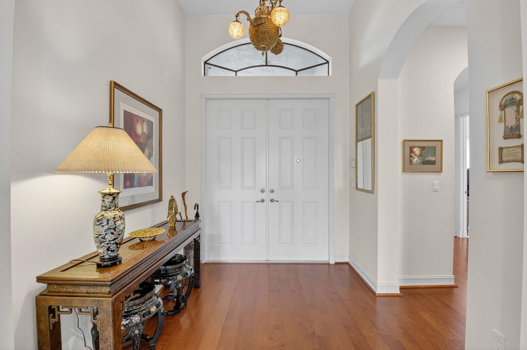 Под контрактом: $855,000 (4 спален, 2 ванн, 3121 Квадратных фут)