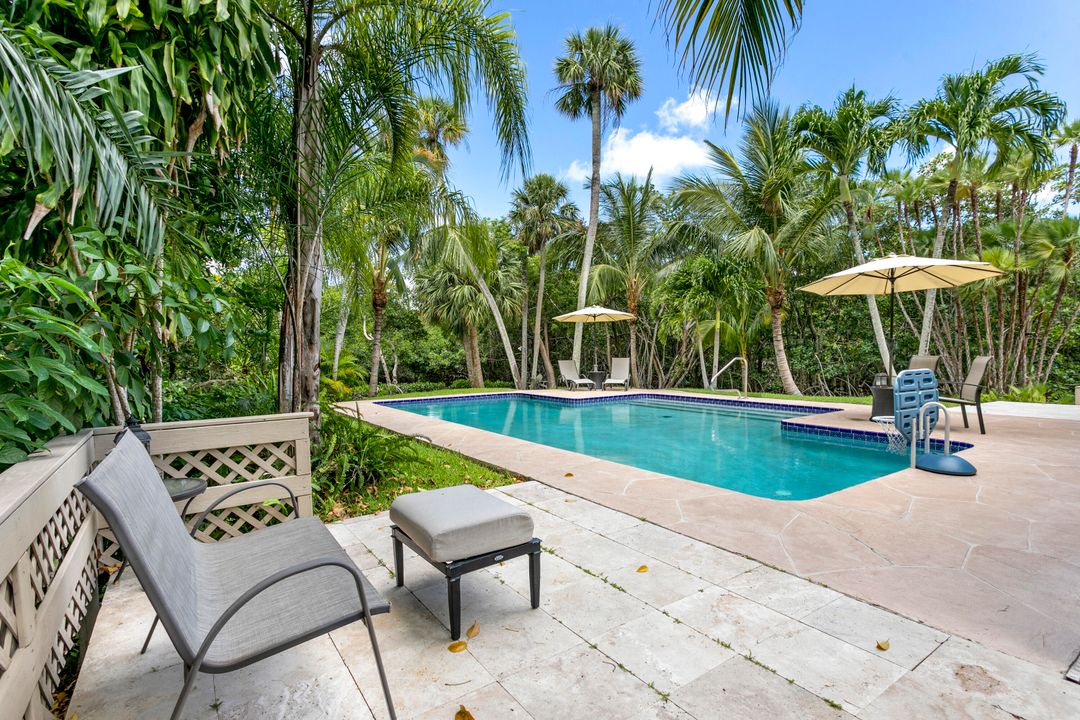 合同活跃: $1,290,000 (3 贝兹, 2 浴室, 2245 平方英尺)