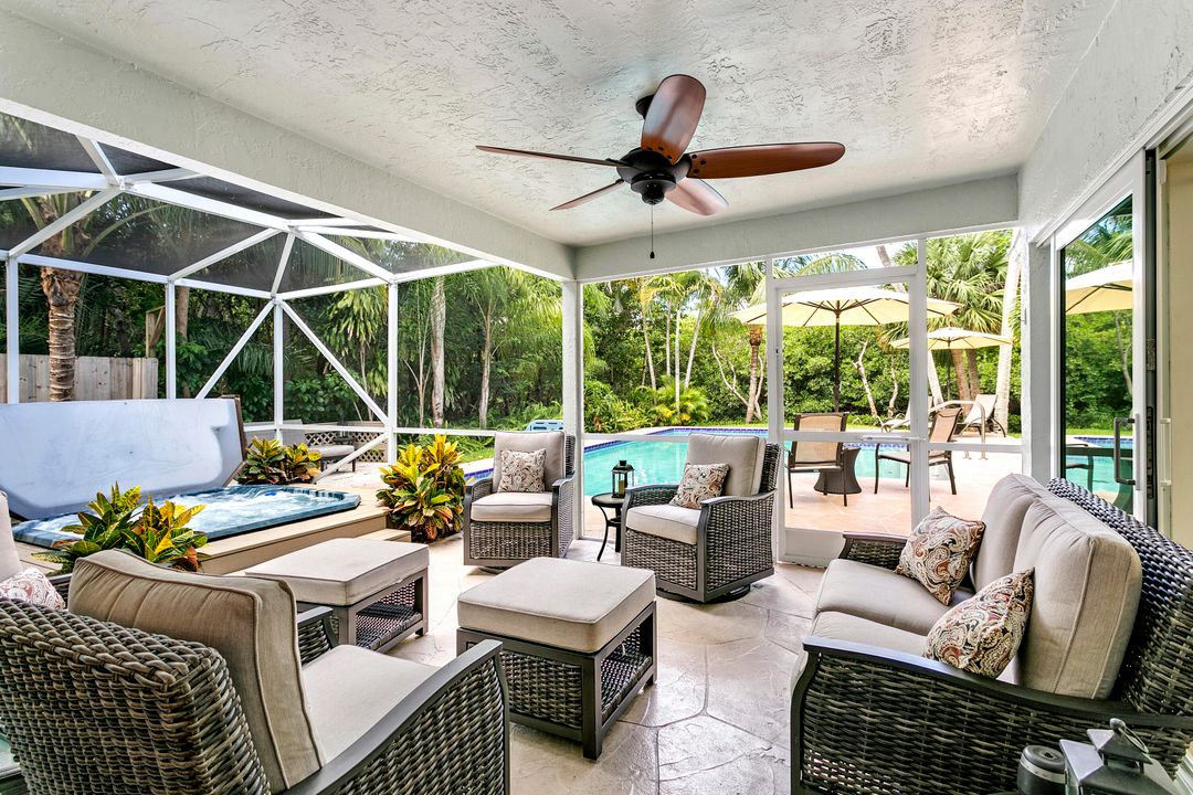 合同活跃: $1,290,000 (3 贝兹, 2 浴室, 2245 平方英尺)