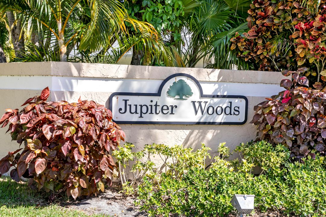 合同活跃: $1,290,000 (3 贝兹, 2 浴室, 2245 平方英尺)