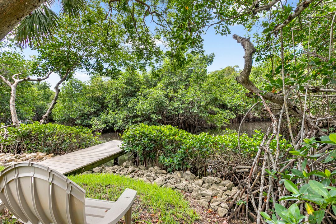 合同活跃: $1,290,000 (3 贝兹, 2 浴室, 2245 平方英尺)