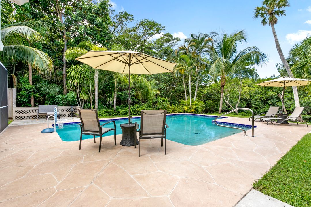 合同活跃: $1,290,000 (3 贝兹, 2 浴室, 2245 平方英尺)