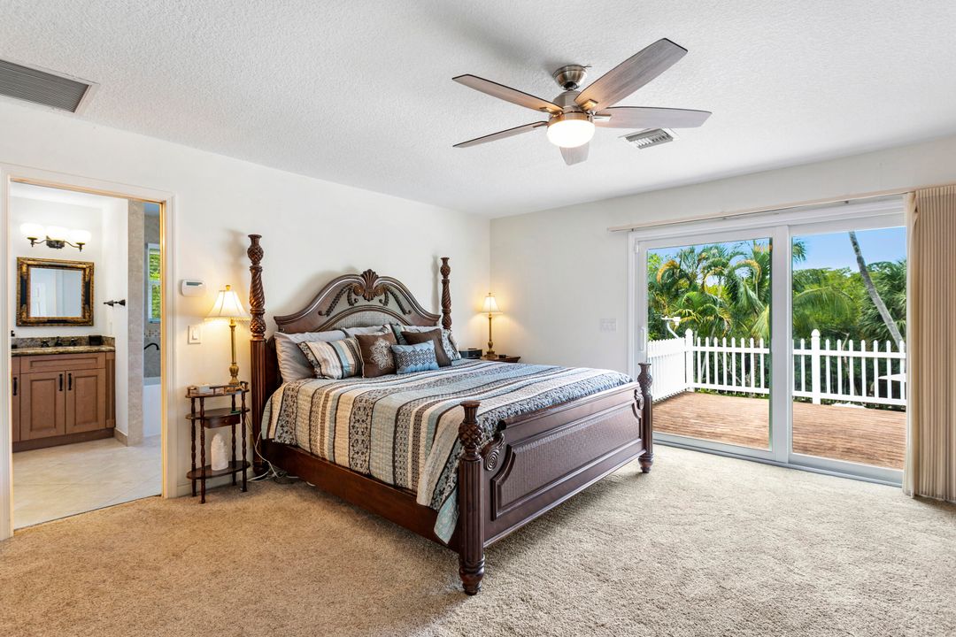 合同活跃: $1,290,000 (3 贝兹, 2 浴室, 2245 平方英尺)