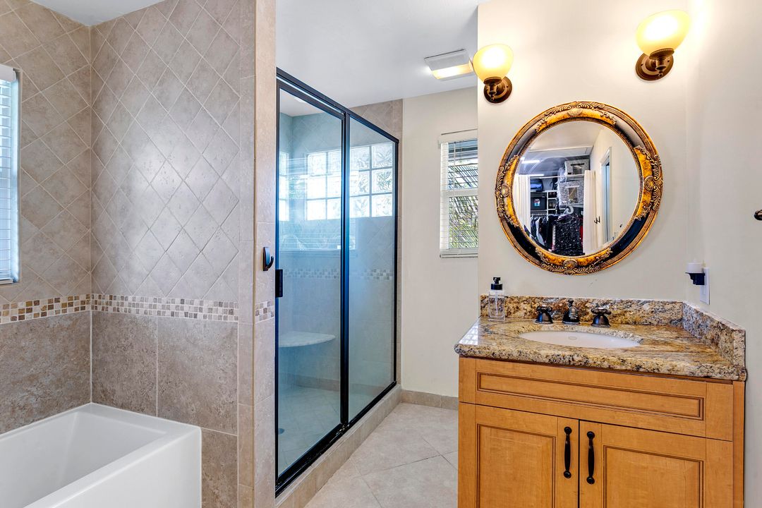 合同活跃: $1,290,000 (3 贝兹, 2 浴室, 2245 平方英尺)