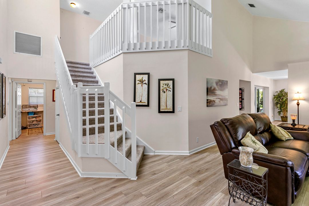 合同活跃: $1,290,000 (3 贝兹, 2 浴室, 2245 平方英尺)