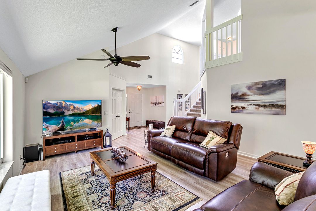 合同活跃: $1,290,000 (3 贝兹, 2 浴室, 2245 平方英尺)