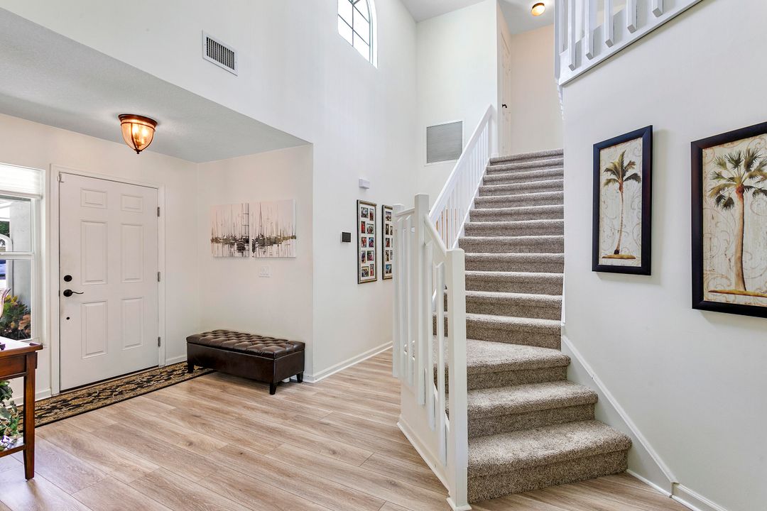 合同活跃: $1,290,000 (3 贝兹, 2 浴室, 2245 平方英尺)