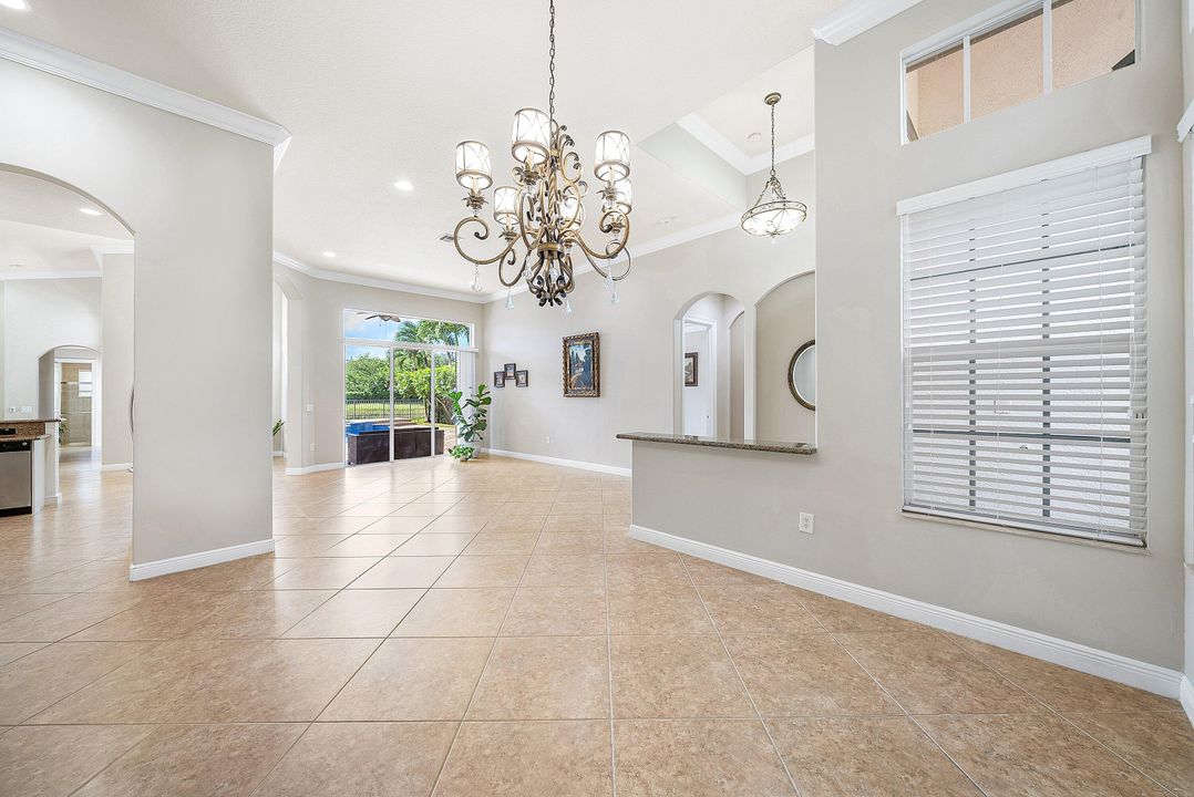 Activo con contrato: $999,900 (5 camas, 3 baños, 2945 Pies cuadrados)