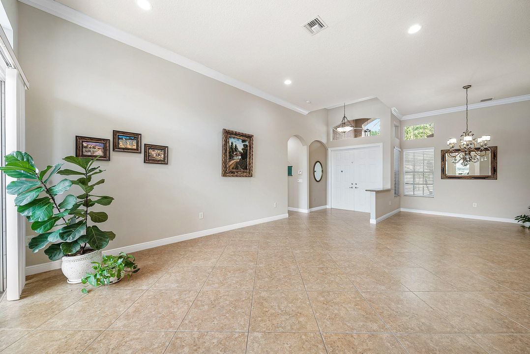 Activo con contrato: $999,900 (5 camas, 3 baños, 2945 Pies cuadrados)