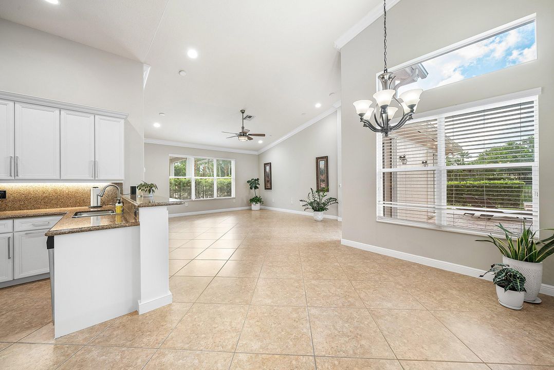 Activo con contrato: $999,900 (5 camas, 3 baños, 2945 Pies cuadrados)