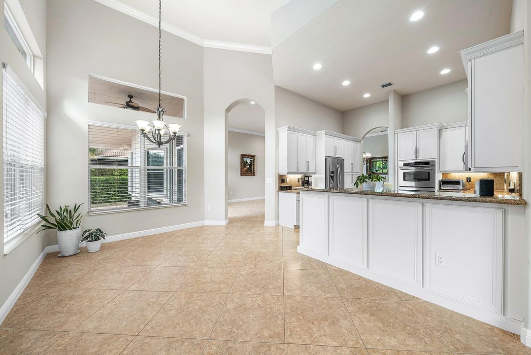 Activo con contrato: $999,900 (5 camas, 3 baños, 2945 Pies cuadrados)